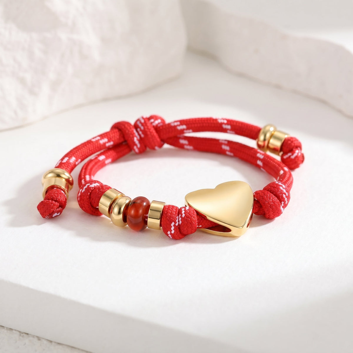 Pulseira de cordão com nó do amor