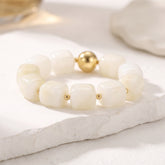 Pulseira volumosa marfim iluminado pela lua