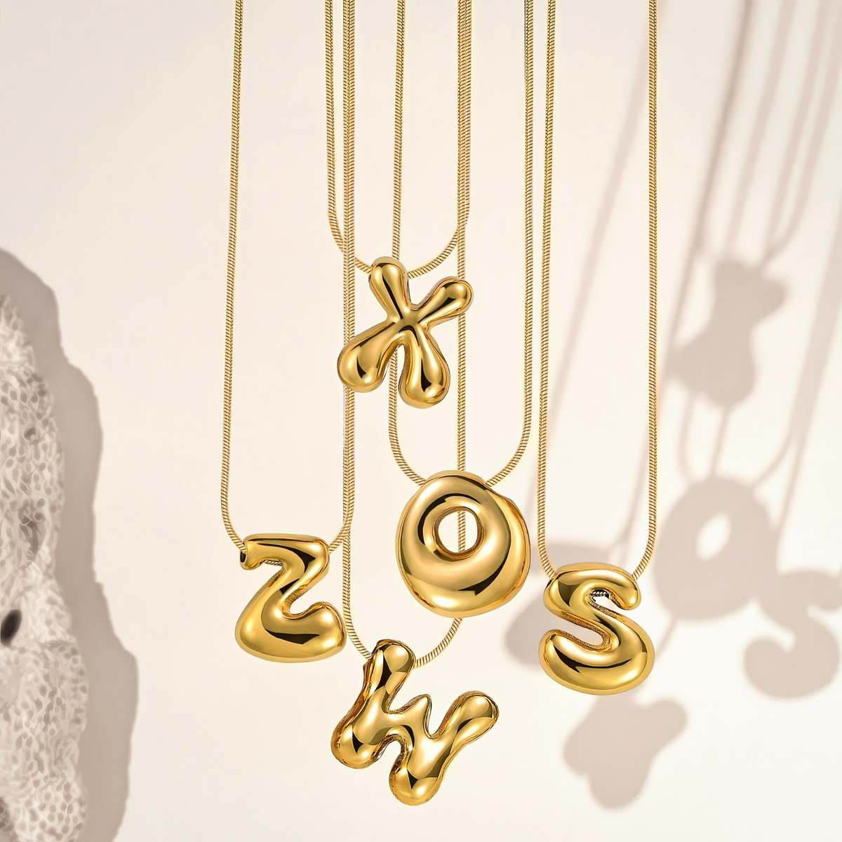Colar com Inicial em Letra Bolha Golden Glow