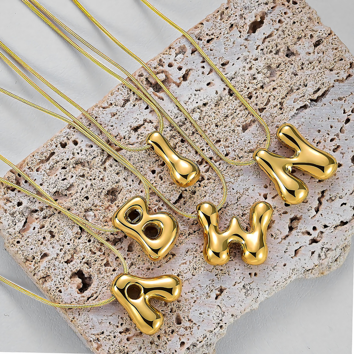 Colar com Inicial em Letra Bolha Golden Glow