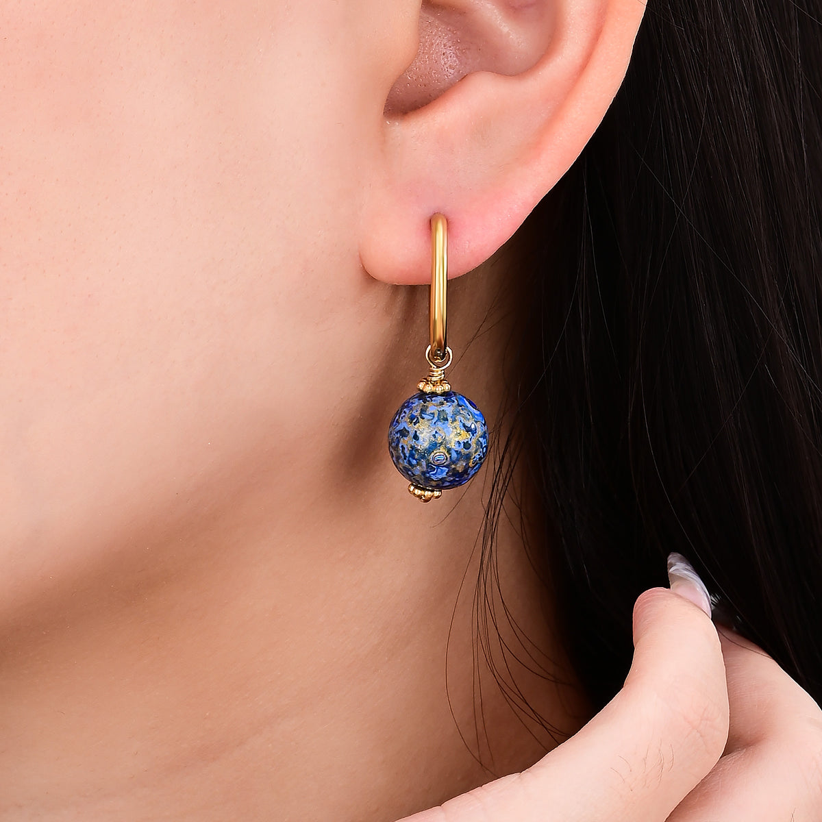 Brincos de Argola com Orbe Salpicado Sapphire Sky