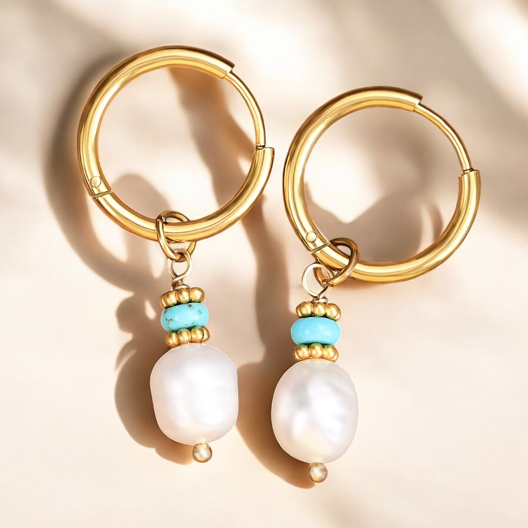 Brincos de Argola com Pérola Golden Grace e Ágata Turquesa