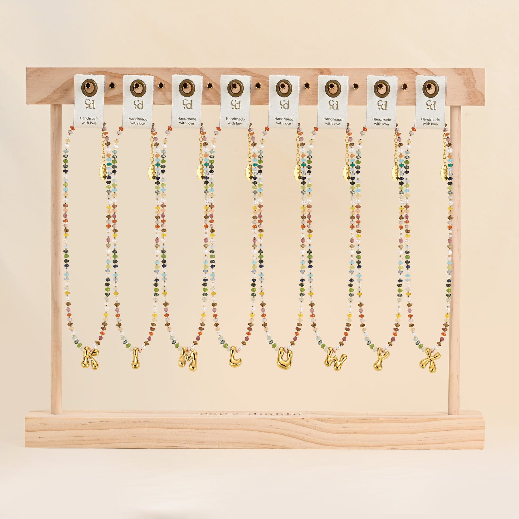 Colar com Letras em Balão Multicoloridas