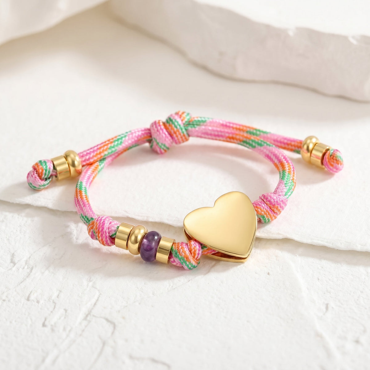 Pulseira de cordão com nó do amor