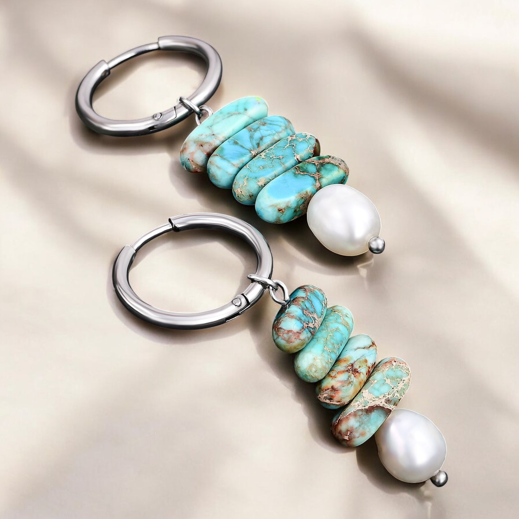 Brincos de Argola Ocean Bliss em Pérola e Jaspe Turquesa