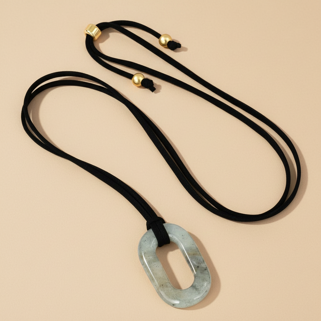 Colar Serenidade Labradorite em Camurça