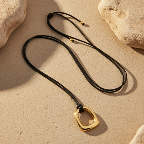 Colar Geométrico Dourado