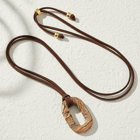 Colar Serenidade Pedra de Imagem em Camurça