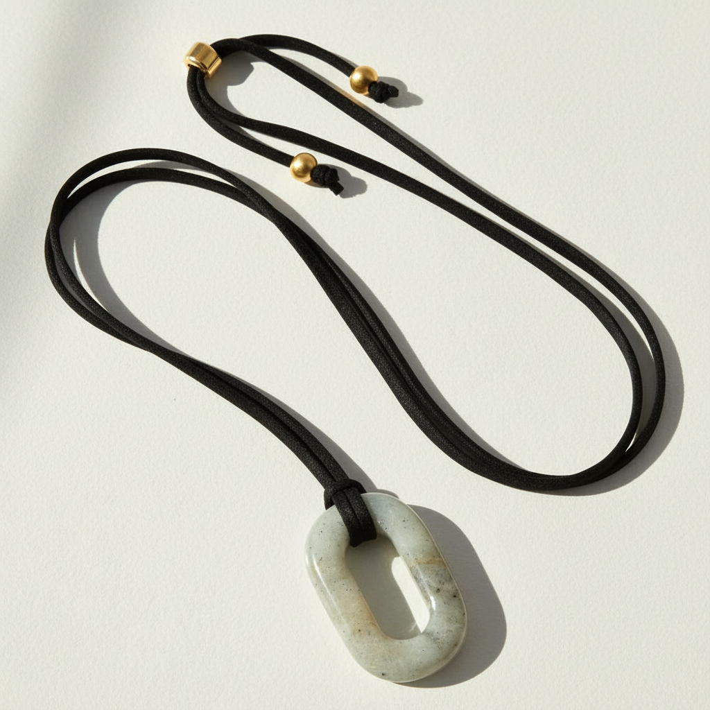 Colar Serenidade Labradorite em Camurça