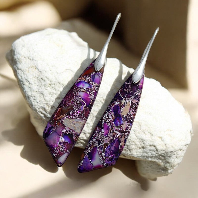 Brincos de gancho em jaspe roxo