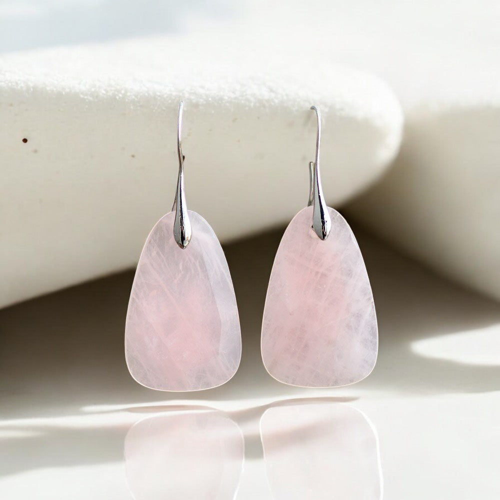Brincos pendentes de proteção em quartzo rosa